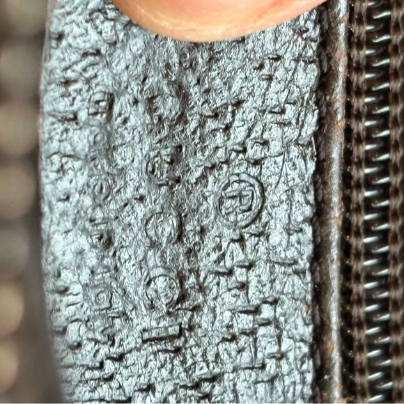 Gucci Tan and Brown Monogram Bag - Picture 16 of 16